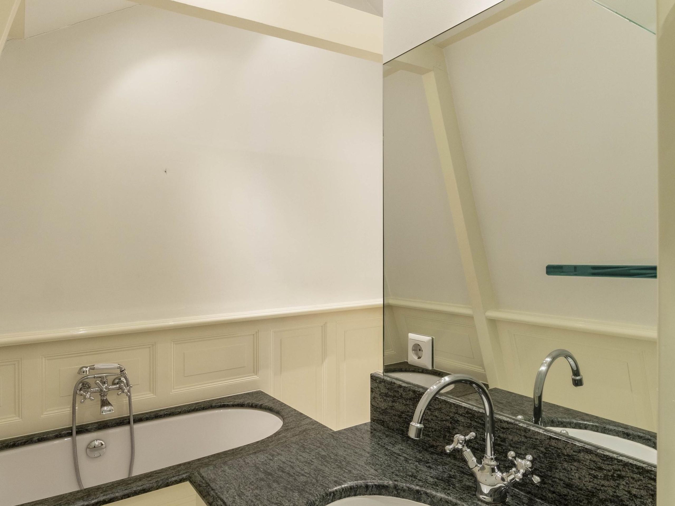 Keizersgracht 145-3 — 19