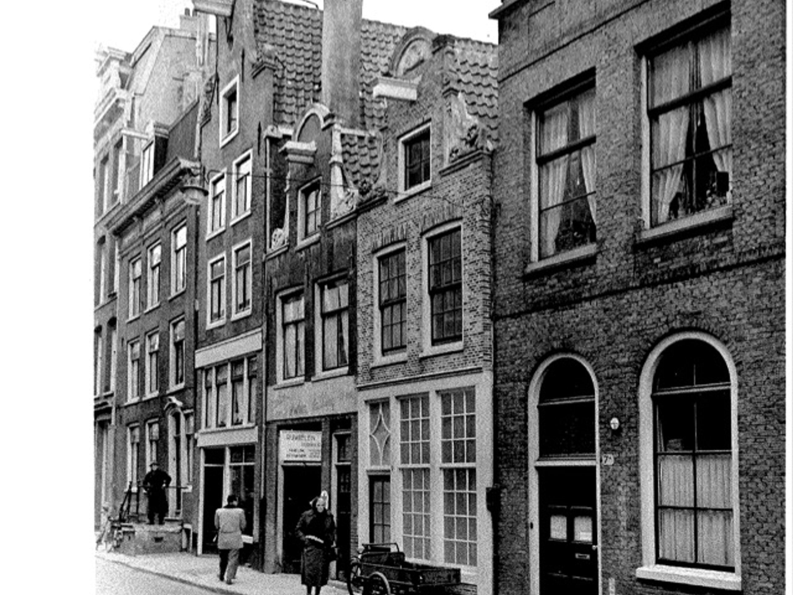 Staalstraat 1 — 27