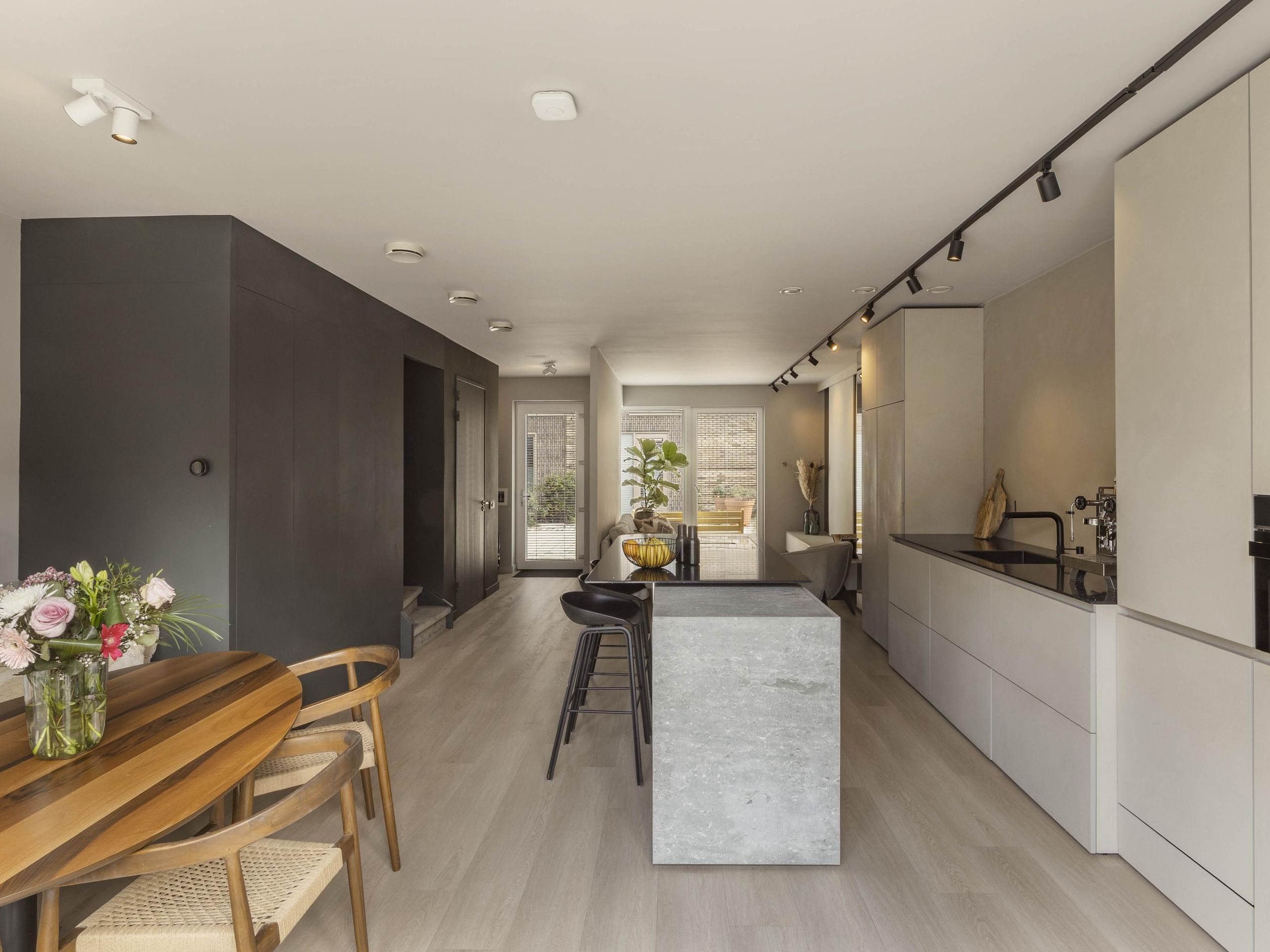 Kruldistelstraat 27 — 10