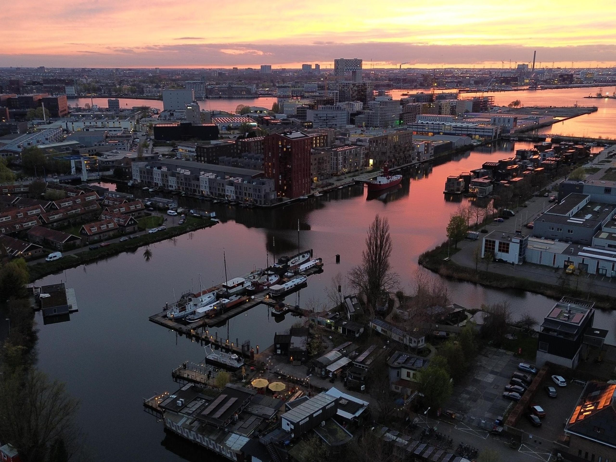 Kruldistelstraat 27 — 44