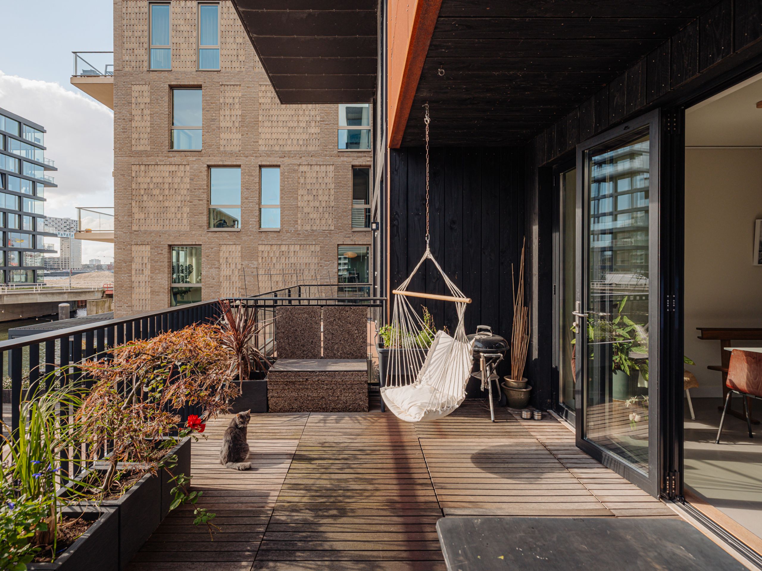 Leen Jongewaardkade 3 — 12