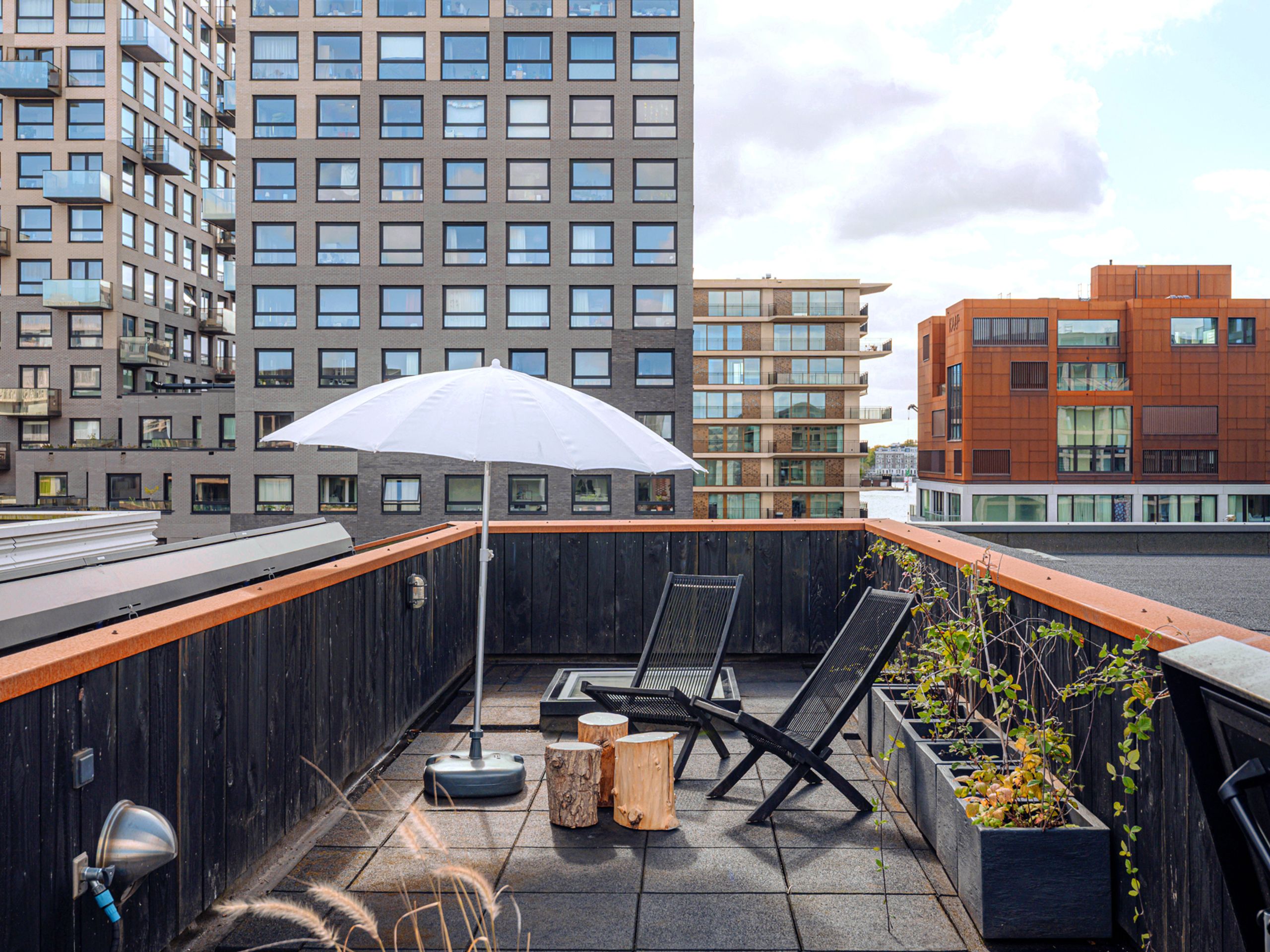 Leen Jongewaardkade 3 — 2