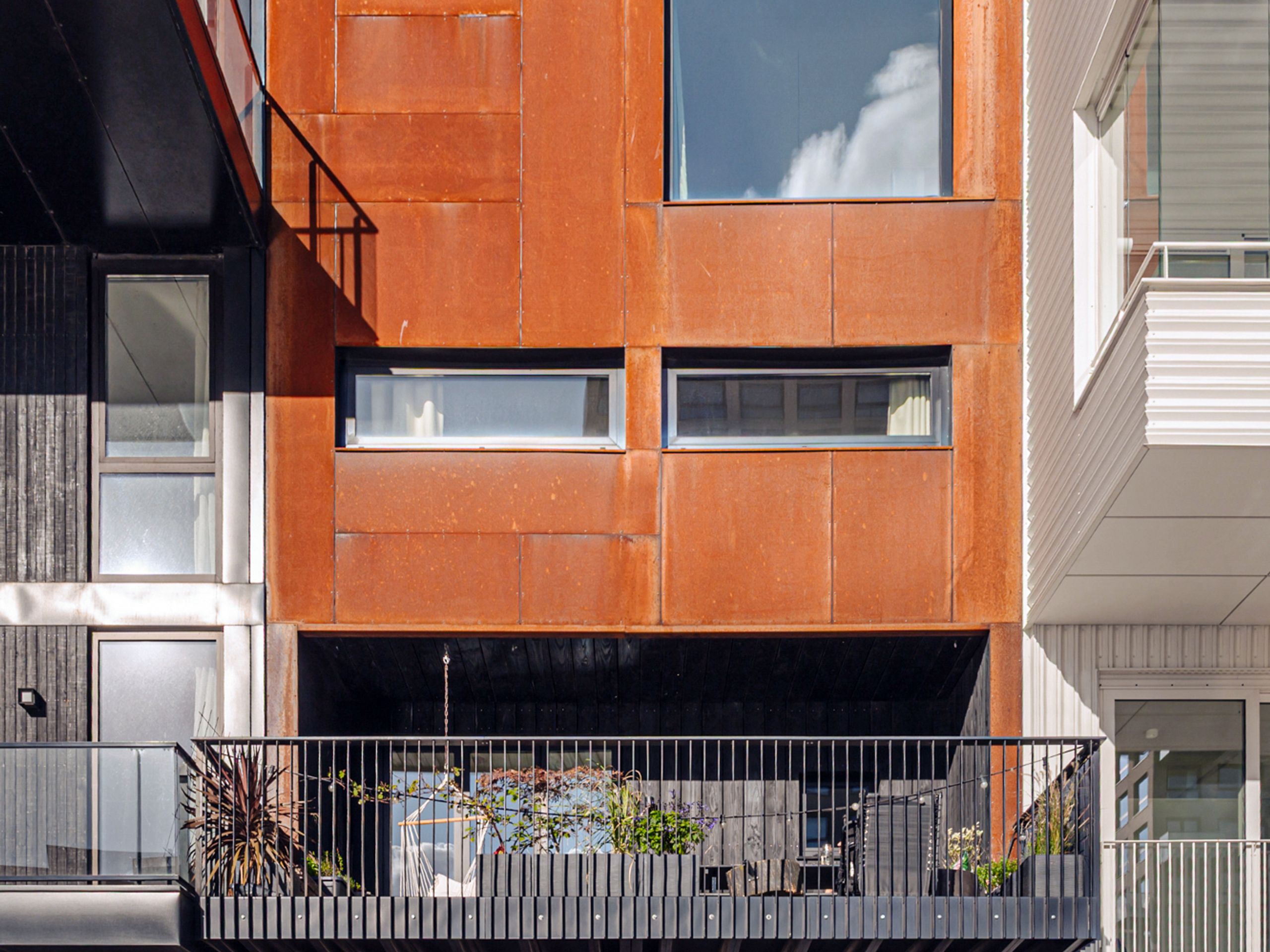 Leen Jongewaardkade 3 — 4