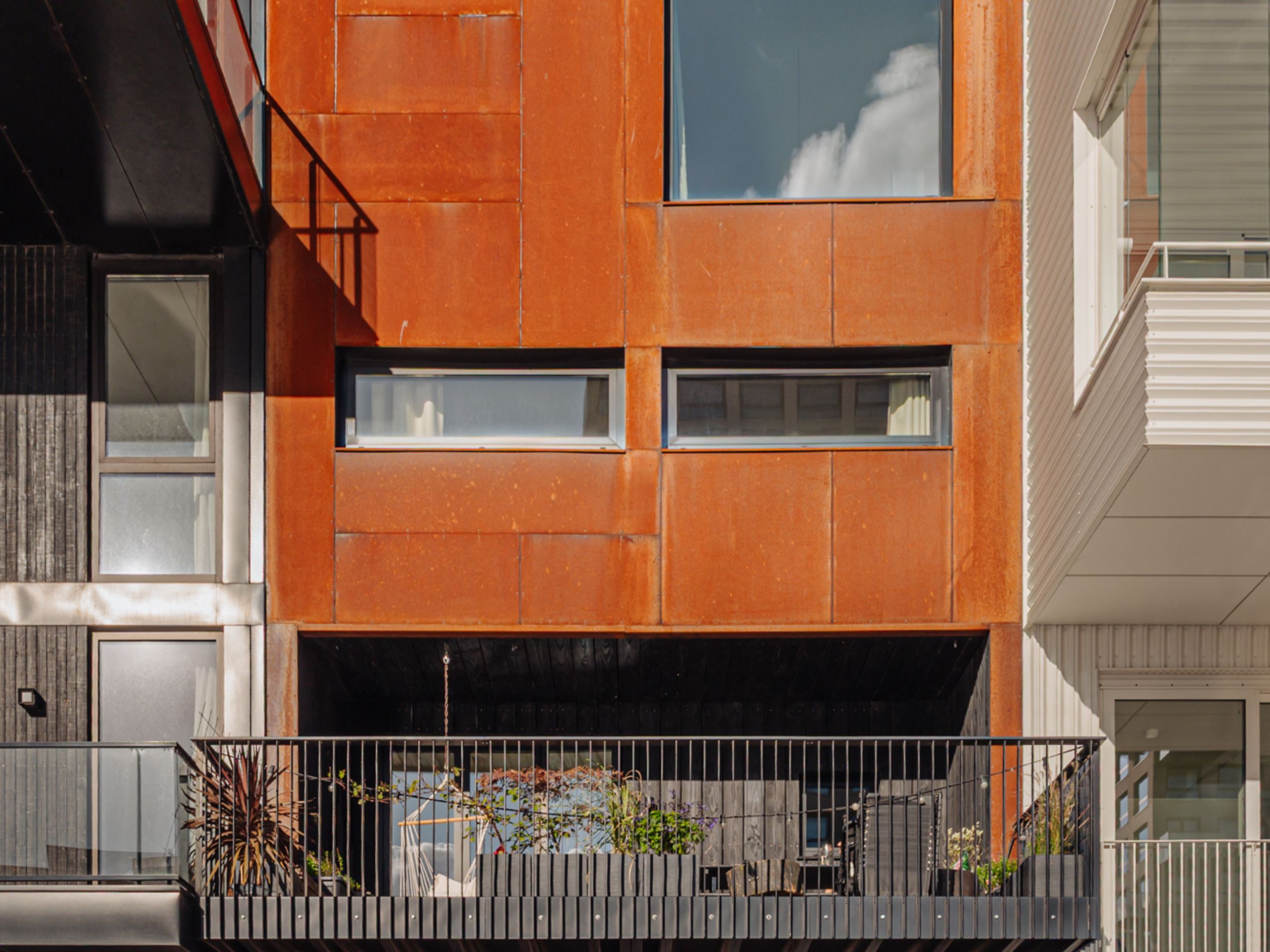 Leen Jongewaardkade 3 — 4