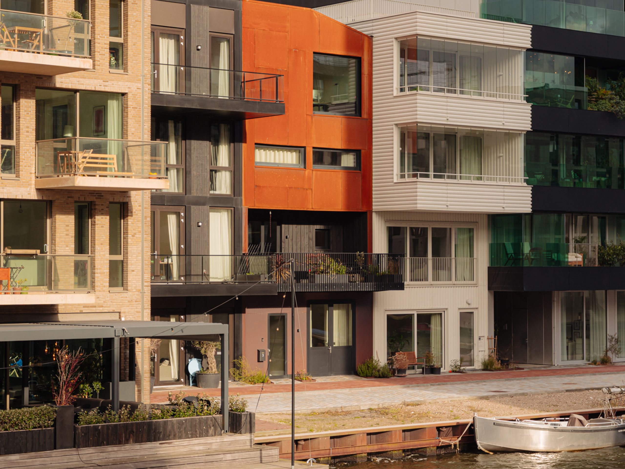 Leen Jongewaardkade 3 — 49