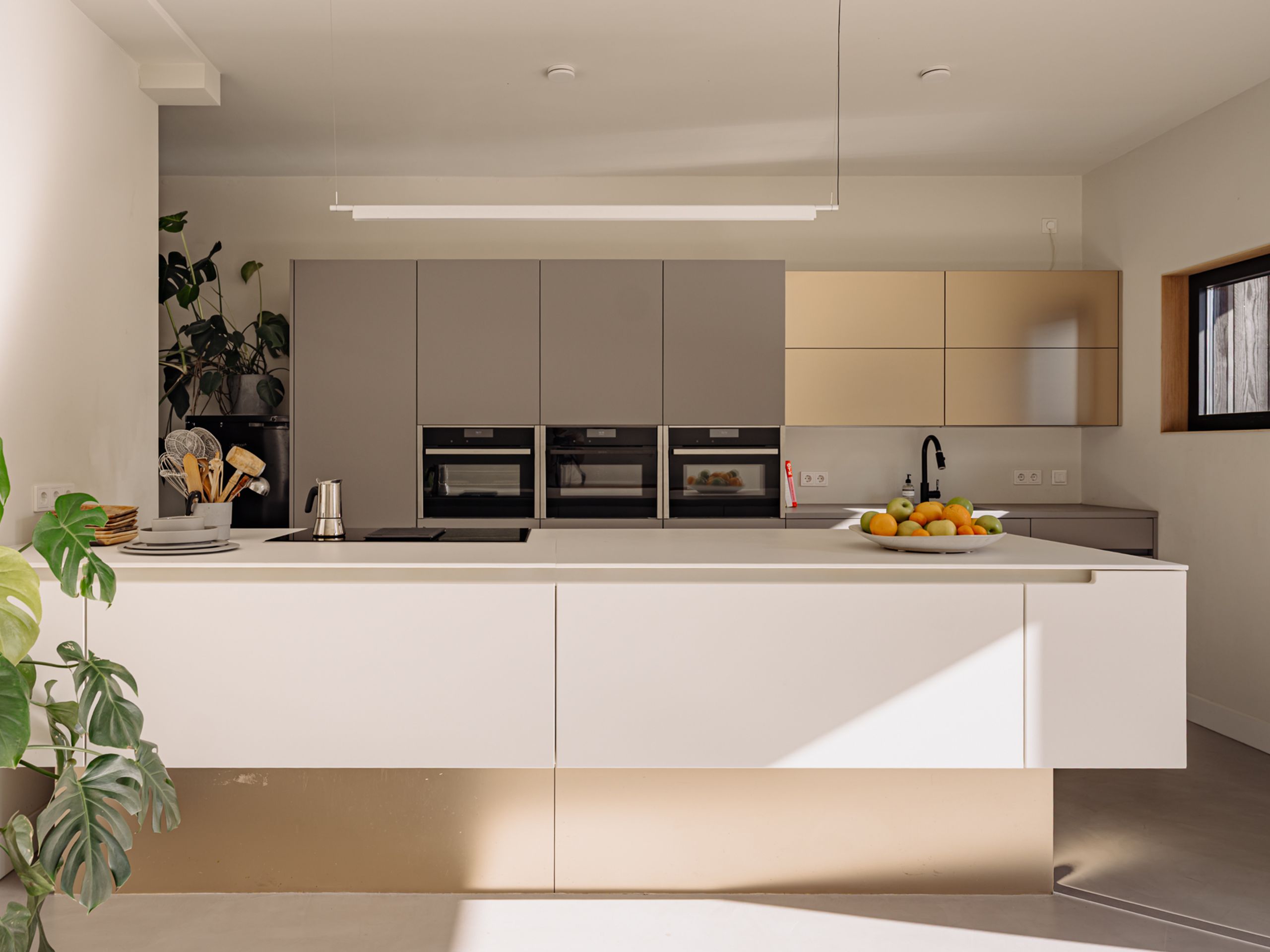 Leen Jongewaardkade 3 — 8